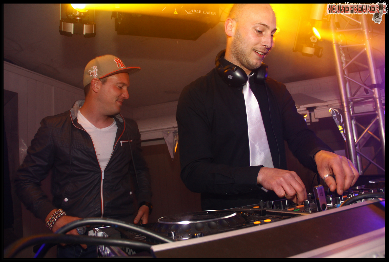 1321x889 pixels (1.179K)